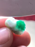 10.00ct Swat Emerald Specimen – Vivid Green Crystal, Pakistan - Image 2