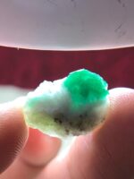 10.00ct Swat Emerald Specimen – Vivid Green Crystal, Pakistan - Image 4