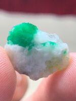 10.00ct Swat Emerald Specimen – Vivid Green Crystal, Pakistan - Image 6
