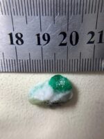10.00ct Swat Emerald Specimen – Vivid Green Crystal, Pakistan - Image 8