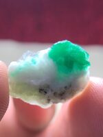 10.00ct Swat Emerald Specimen – Vivid Green Crystal, Pakistan - Image 9