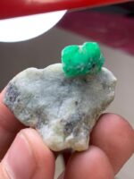 A Majestic 130.40-Carat Emerald Specimen from Swat: A Museum-Grade Natural Treasure - Image 5