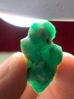 26.35ct Swat Emerald Crystal – Natural Untreated Green Gemstone (28.14 x 16.17 x 11.30 mm) - Image 3