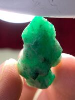 26.35ct Swat Emerald Crystal – Natural Untreated Green Gemstone (28.14 x 16.17 x 11.30 mm) - Image 4