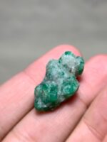 26.35ct Swat Emerald Crystal – Natural Untreated Green Gemstone (28.14 x 16.17 x 11.30 mm) - Image 6