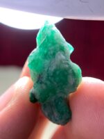 26.35ct Swat Emerald Crystal – Natural Untreated Green Gemstone (28.14 x 16.17 x 11.30 mm) - Image 8