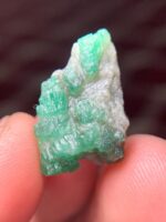 14.51 ct Swat Emerald Specimen – Compact Gem with Natural Charm - Image 11