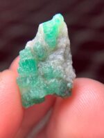 14.51 ct Swat Emerald Specimen – Compact Gem with Natural Charm - Image 5