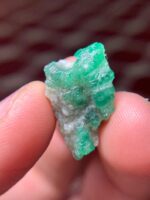 14.51 ct Swat Emerald Specimen – Compact Gem with Natural Charm - Image 8