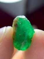 5.20ct Swat Emerald Crystal: Natural Elegance from Pakistan’s Gemstone Heart - Image 9