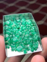 Raw Beauty: A 65.80 ct Emerald Rough Lot from Swat, Pakistan - Image 9