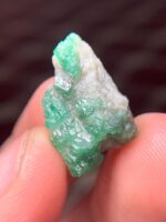 14.51 ct Swat Emerald Specimen – Compact Gem with Natural Charm - Image 10