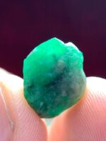 Rare 7.30ct Swat Emerald Crystal – Untreated Natural Beauty - Image 4
