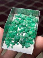 Compact Elegance: 54.15 ct Emerald Rough Lot from Swat Valley - Image 5