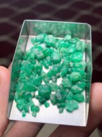 Compact Elegance: 54.15 ct Emerald Rough Lot from Swat Valley - Image 8