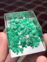 Compact Elegance: 54.15 ct Emerald Rough Lot from Swat Valley - Image 9