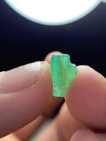 2.00ct Laghman Emerald Crystal: Sleek Elegance from Afghanistan’s Hidden Gem Source - Image 3