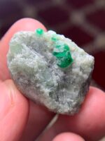 A 68.40-Carat Swat Emerald Specimen: Strength, Structure & the Depth of Natural Green - Image 4