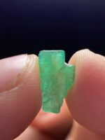 2.00ct Laghman Emerald Crystal: Sleek Elegance from Afghanistan’s Hidden Gem Source - Image 5