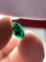 1.72ct Swat Emerald Crystal: Long Green Gemstone for Jewelry - Image 2