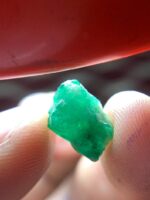 Elongated Beauty: 4.43 ct Emerald Crystal from Swat Valley - Image 11