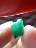 Elongated Beauty: 4.43 ct Emerald Crystal from Swat Valley - Image 12