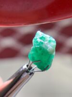 Elongated Beauty: 4.43 ct Emerald Crystal from Swat Valley - Image 14