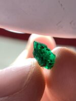 1.72ct Swat Emerald Crystal: Long Green Gemstone for Jewelry - Image 5
