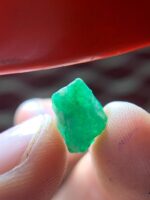 Elongated Beauty: 4.43 ct Emerald Crystal from Swat Valley - Image 5