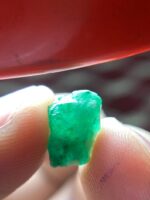 Elongated Beauty: 4.43 ct Emerald Crystal from Swat Valley - Image 9