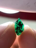 1.72ct Swat Emerald Crystal: Long Green Gemstone for Jewelry - Image 10