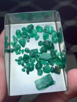 30.83ct Swat Emerald Rough – A Compact Lot of Rich Green Crystals - Image 13