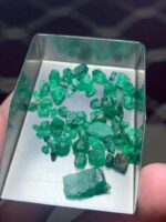 30.83ct Swat Emerald Rough – A Compact Lot of Rich Green Crystals - Image 14