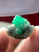 A Gem from the Mountains: 13.30-Carat Swat Emerald Specimen - Image 4