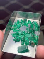 30.83ct Swat Emerald Rough – A Compact Lot of Rich Green Crystals - Image 10