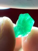 2.40ct Swat Emerald Crystal – Natural Untreated Green Gemstone (10.70 x 7.80 x 5.20 mm) - Image 4