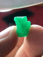 8.65ct Natural Emerald Crystal from Swat – A Bold, Untouched Gem of Earth’s Purest Green - Image 3