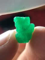 8.65ct Natural Emerald Crystal from Swat – A Bold, Untouched Gem of Earth’s Purest Green - Image 4