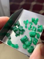 Swat Emerald Treasure: 25.49ct Emerald Rough Lot (8.24 × 6.47 × 5.83 mm) - Image 8
