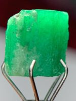 4.53ct Natural Emerald Crystal from Swat: A Gemstone of Rare Clarity & Color - Image 5