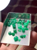 Swat Emerald Collection: 25.95ct Emerald Rough Lot (5.53 × 8.84 × 6.94 mm) - Image 2