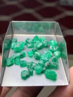 30.12ct Swat Emerald Rough Lot – Nature’s Vibrant Green Treasures - Image 8