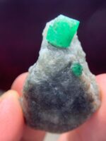 Swat Emerald Crystal Specimen: 68.60 ct Untreated Collector's Stone - Image 4