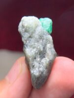 Swat Emerald Crystal Specimen: 68.60 ct Untreated Collector's Stone - Image 9