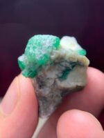 92ct Swat Emerald Specimen  Untreated Natural Crystal (35.12 x 28.07 x 23.47 mm) - Image 6