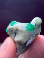 92ct Swat Emerald Specimen  Untreated Natural Crystal (35.12 x 28.07 x 23.47 mm) - Image 10