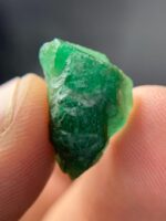 6.885 ct Swat Emerald Crystal – A Bold Green Gem with Natural Charm - Image 4