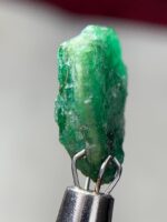 6.885 ct Swat Emerald Crystal – A Bold Green Gem with Natural Charm - Image 6