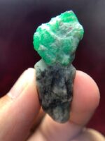 72.80 ct Natural Emerald Specimen from Swat — Collector’s Crystal with Rich Green Color - Image 5