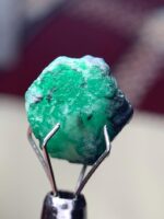 7.05 ct Swat Emerald Crystal – Balanced Form and Vivid Green - Image 3